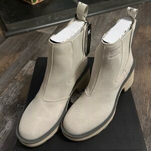 New Sorel Hi Line Chelsea Boots